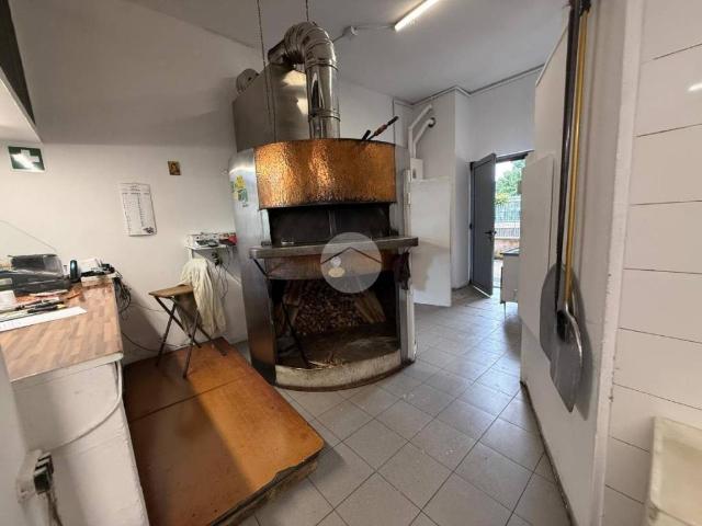 Locale Commerciale in affitto a Sedriano, Lombardia