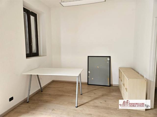 Locale Commerciale in affitto a Sedriano, Lombardia