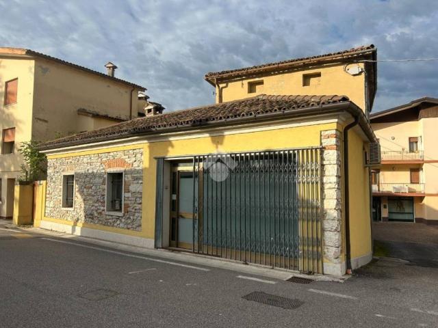 Locale Commerciale in affitto a Pieve del Grappa, Segusino
