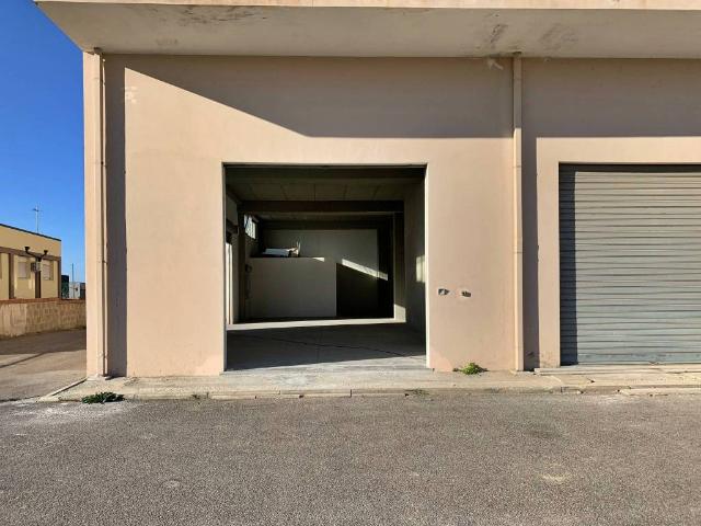 Locale Commerciale in affitto a Selargius, Sardigna/Sardegna