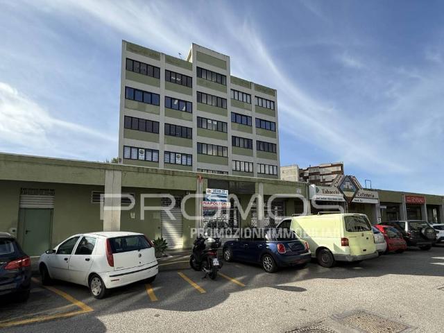 Locale Commerciale in affitto a Selargius, Sardigna/Sardegna