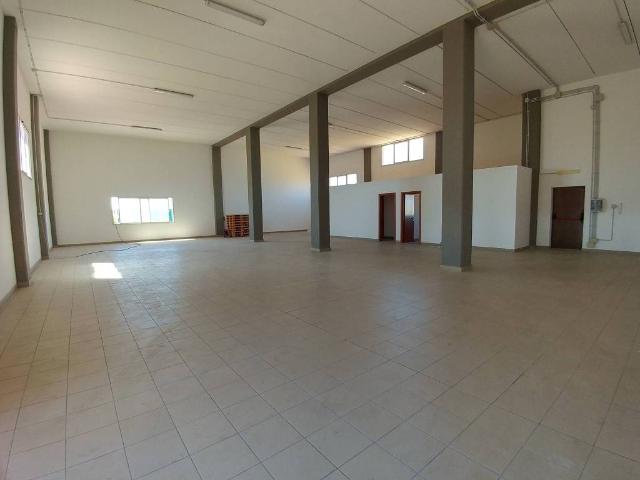 Locale Commerciale in affitto a Selargius, Sardigna/Sardegna