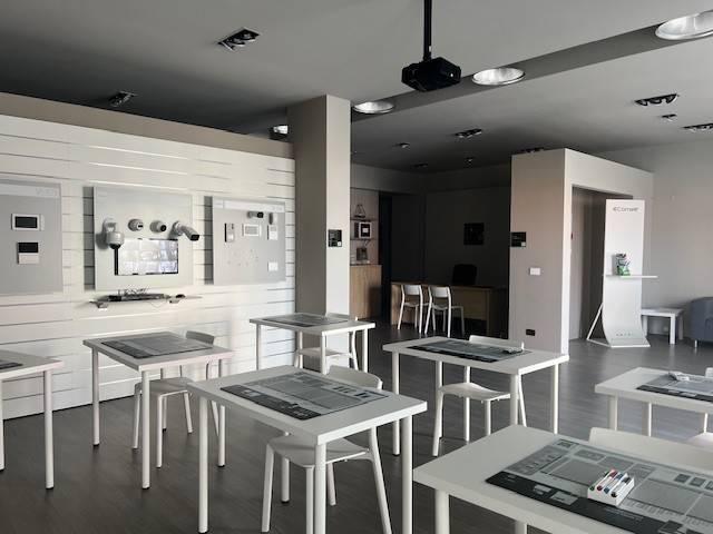 Locale Commerciale in affitto a Selargius, Sardigna/Sardegna