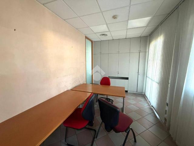 Locale Commerciale in affitto a Caselle, Selvazzano Dentro