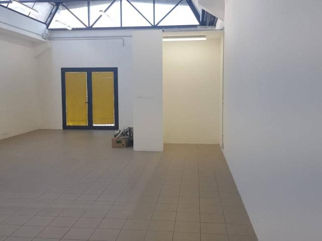 Locale Commerciale in affitto a Caselle, Selvazzano Dentro