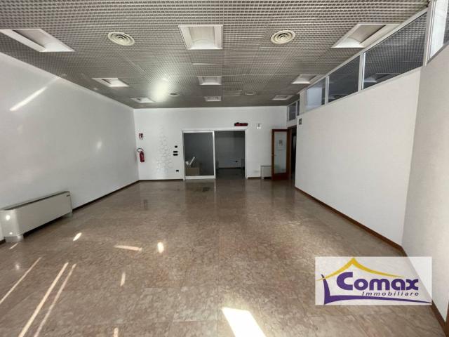 Locale Commerciale in affitto a San Domenico, Selvazzano Dentro