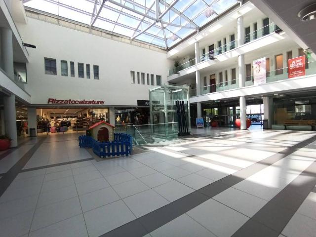 Locale Commerciale in affitto a Selvazzano Dentro, Veneto