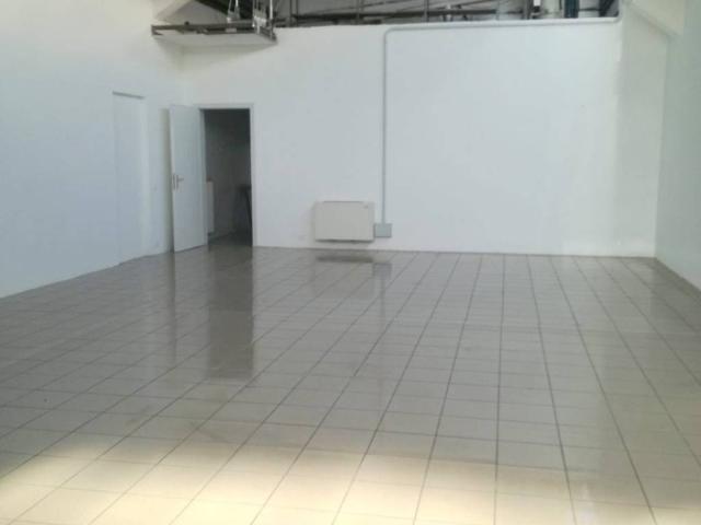 Locale Commerciale in affitto a Caselle, Selvazzano Dentro
