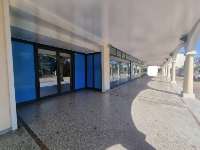 Locale Commerciale in affitto a Selvazzano Dentro, Veneto