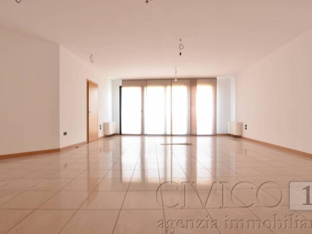 Locale Commerciale in affitto a San Domenico, Selvazzano Dentro