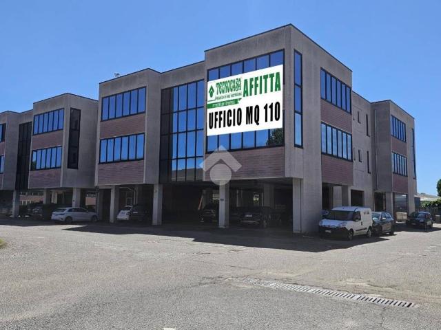 Locale Commerciale in affitto a Senago, Lombardia