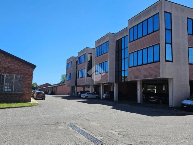 Locale Commerciale in affitto a Senago, Lombardia