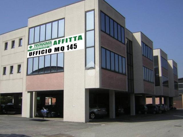 Locale Commerciale in affitto a Senago, Lombardia
