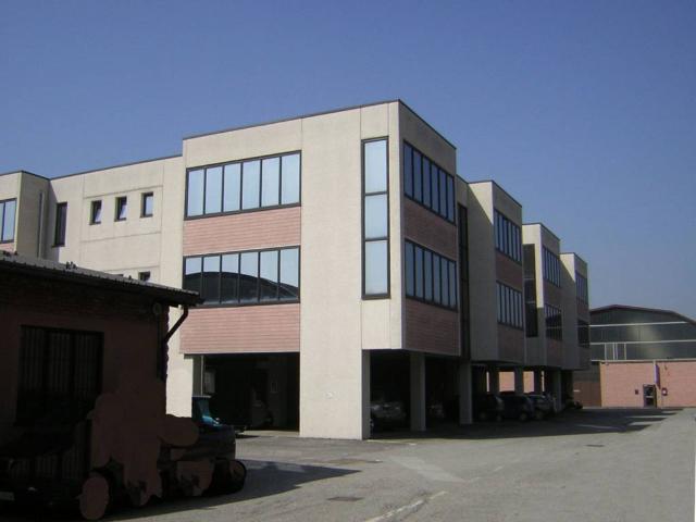 Locale Commerciale in affitto a Senago, Lombardia