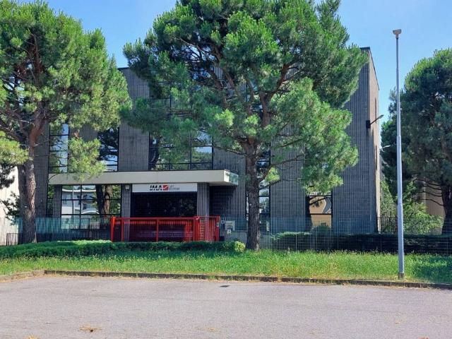Locale Commerciale in affitto a Castelletto, Senago