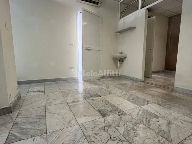 Locale Commerciale in affitto a Senigallia, Ancona