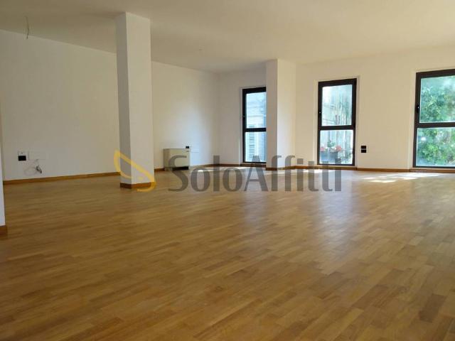Locale Commerciale in affitto a Borgo Molino, Marche