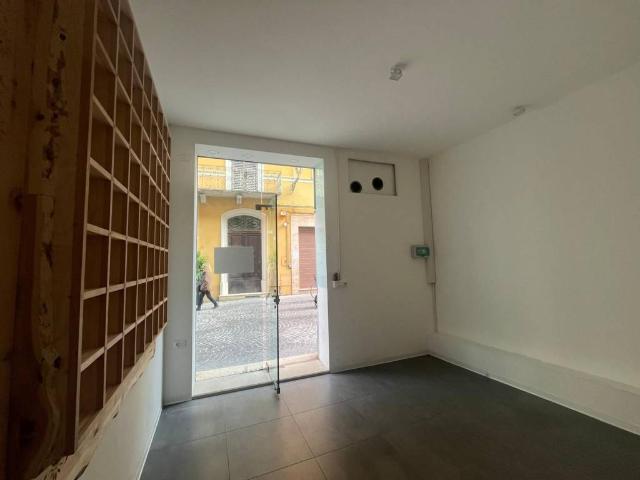 Locale Commerciale in affitto a Senigallia, Ancona