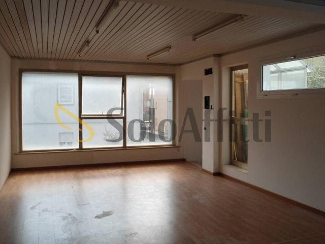 Locale Commerciale in affitto a Senigallia, Ancona