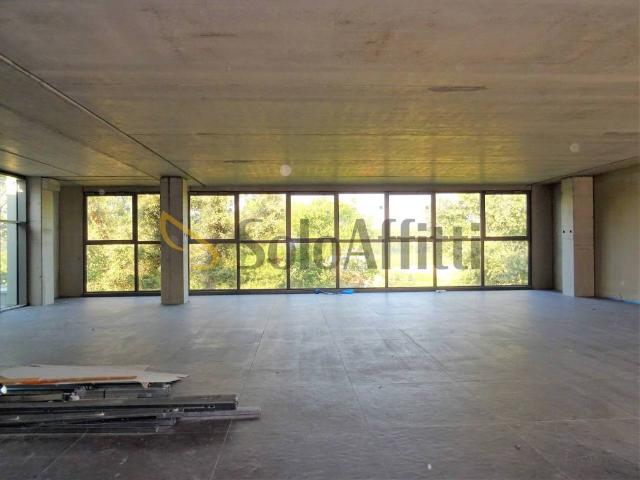 Locale Commerciale in affitto a Borgo Bicchia, Marche