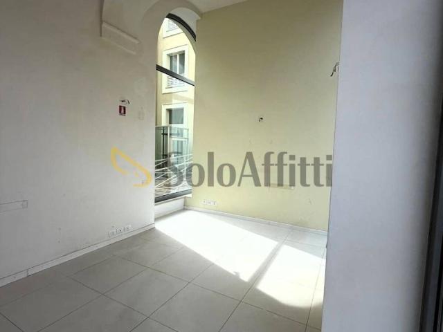Locale Commerciale in affitto a Rione Porto, Marche