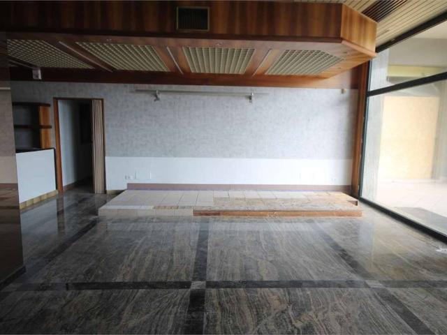 Locale Commerciale in affitto a Senigallia, Ancona