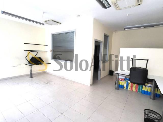 Locale Commerciale in affitto a Senigallia, Ancona