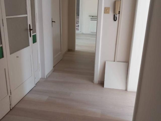 Locale Commerciale in affitto a Senigallia, Ancona