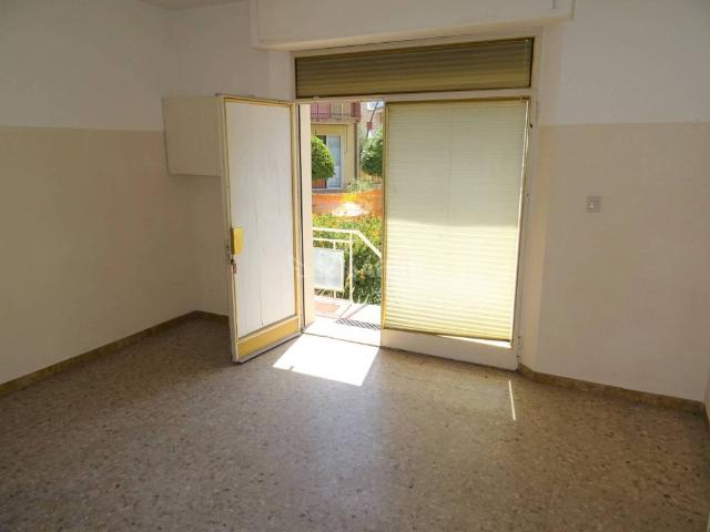 Locale Commerciale in affitto a Senigallia, Ancona