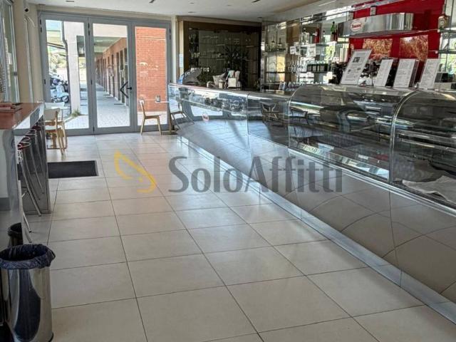 Locale Commerciale in affitto a Borgo Molino, Marche