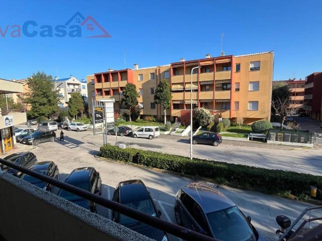 Locale Commerciale in affitto a Senigallia, Ancona