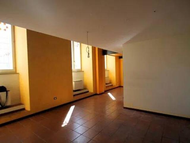 Locale Commerciale in affitto a Rione Porto, Marche