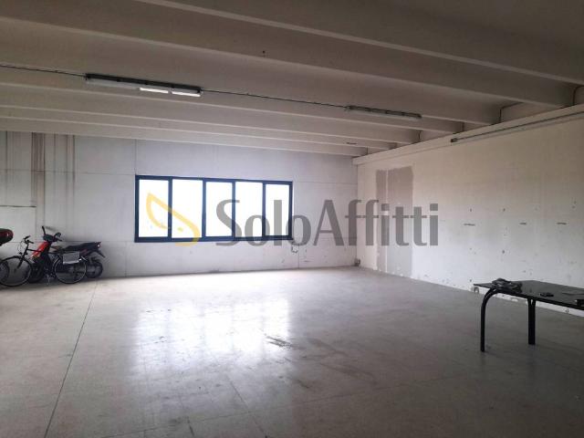 Locale Commerciale in affitto a Marzocchetta, Marche