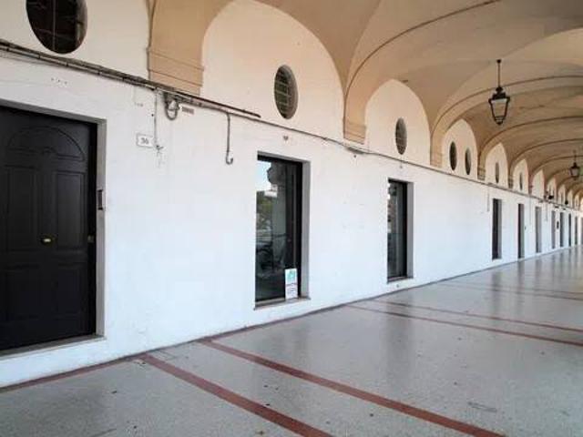 Locale Commerciale in affitto a Rione Porto, Marche
