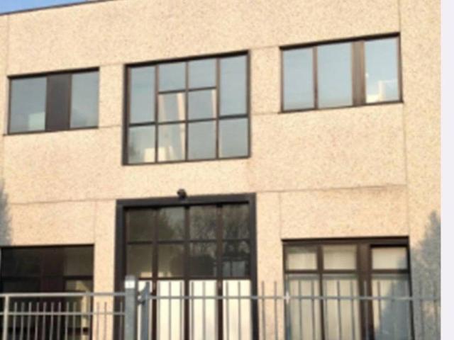 Locale Commerciale in affitto a San Rocco, Seregno