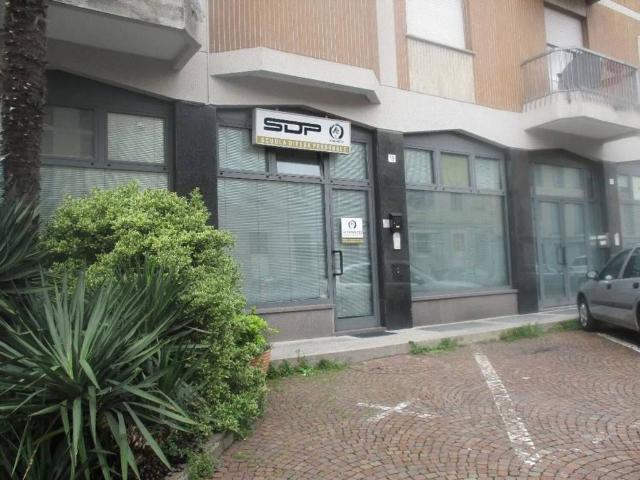 Locale Commerciale in affitto a San Rocco, Seregno