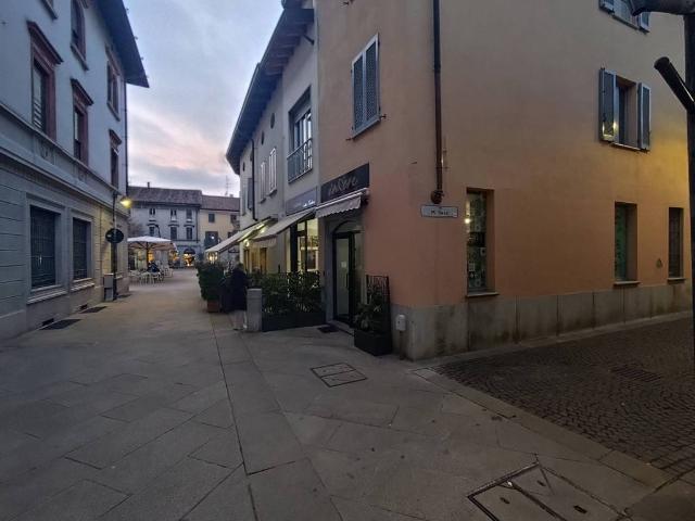 Locale Commerciale in affitto a San Rocco, Seregno