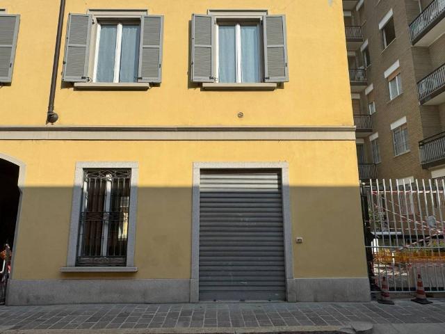 Locale Commerciale in affitto a Santa Valeria, Seregno