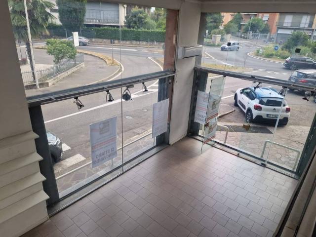 Locale Commerciale in affitto a San Rocco, Seregno