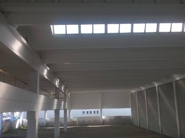 Locale Commerciale in affitto a San Rocco, Seregno