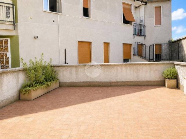 Locale Commerciale in affitto a San Rocco, Seregno