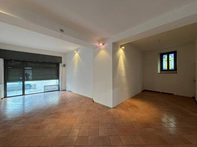 Locale Commerciale in affitto a San Rocco, Seregno
