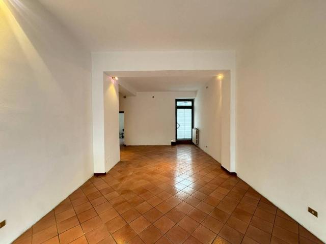 Locale Commerciale in affitto a San Rocco, Seregno