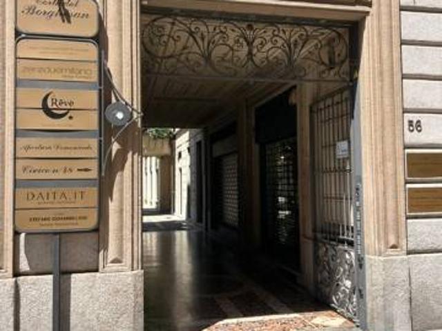 Locale Commerciale in affitto a San Rocco, Seregno
