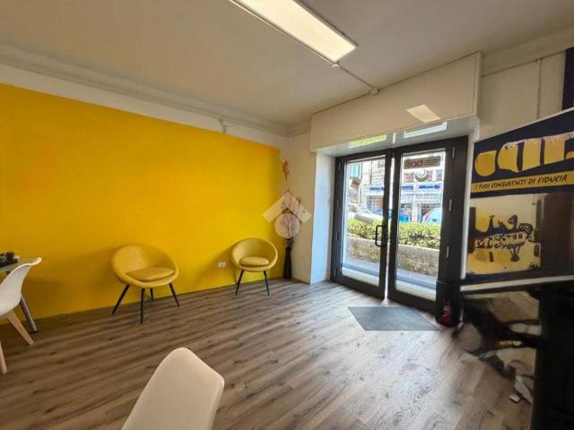 Locale Commerciale in affitto a Paderno, Seriate