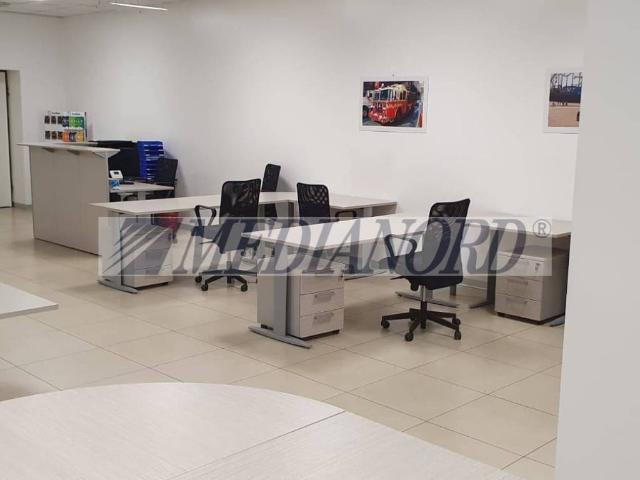 Locale Commerciale in affitto a Seriate, Lombardia