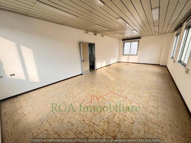 Locale Commerciale in affitto a Seriate, Lombardia