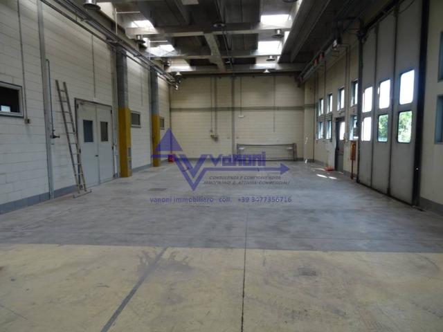 Locale Commerciale in affitto a Seriate, Lombardia