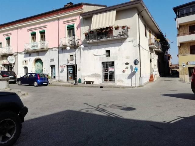 Locale Commerciale in affitto a Serino, Campania