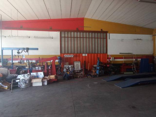 Locale Commerciale in affitto a Unione dei comuni del Frignano, Serramazzoni
